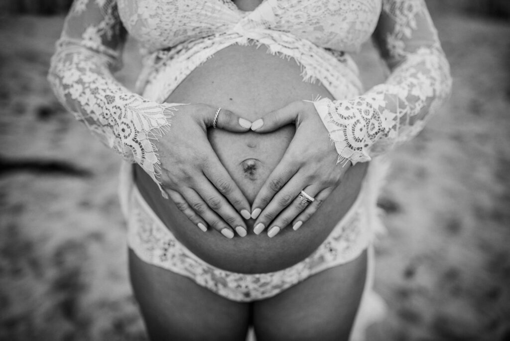 follow the beautiful waves and feel your baby, black and white image of Los Angeles maternity photographer and videographer Diana Hinek for Dear Birth