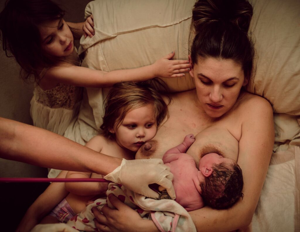 Homebirth photographed by Los Angeles birth photographer and videographer Diana Hinek for Dear Birth