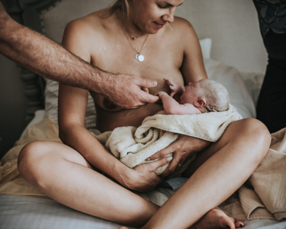 The benefits of skin-to-skin after birth: homebirth in the south bay as photographed by Los Angeles birth photographer and videographer Diana Hinek for Dear Birth