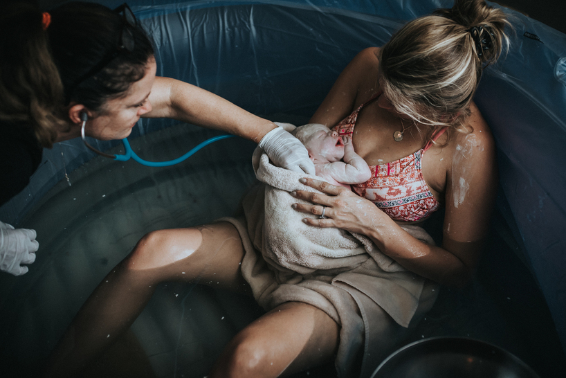 How does birth photography work as photographed by Los Angeles birth photographer and videographer Diana Hinek for Dear Birth