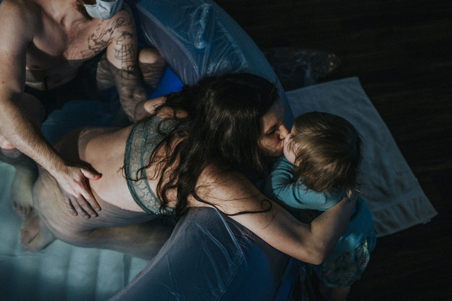 Almost en-caul birth photographed by Los Angeles birth photographer Diana Hinek for Dear Birth