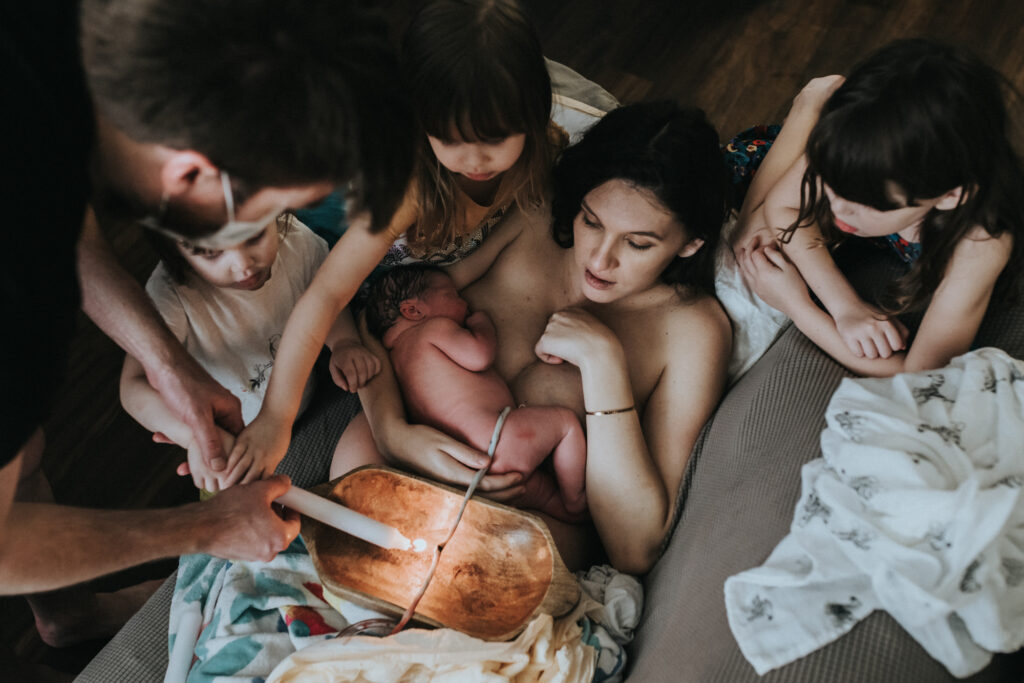 Cord burning ceremony by Los Angeles birth photographer Diana Hinek for #dearbirth