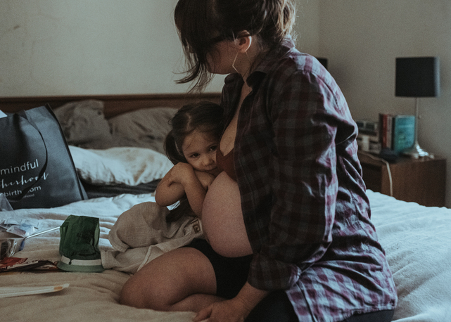 Homebirth prenatal visit captured by Los Angeles birth photographer and videographer Diana HInek for Dear Birth