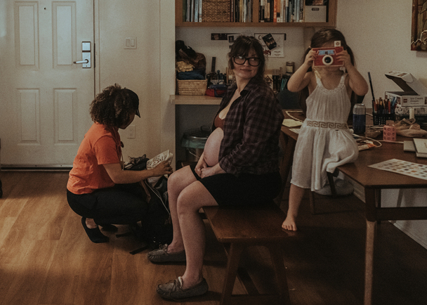 Homebirth prenatal visit captured by Los Angeles birth photographer and videographer Diana HInek for Dear Birth