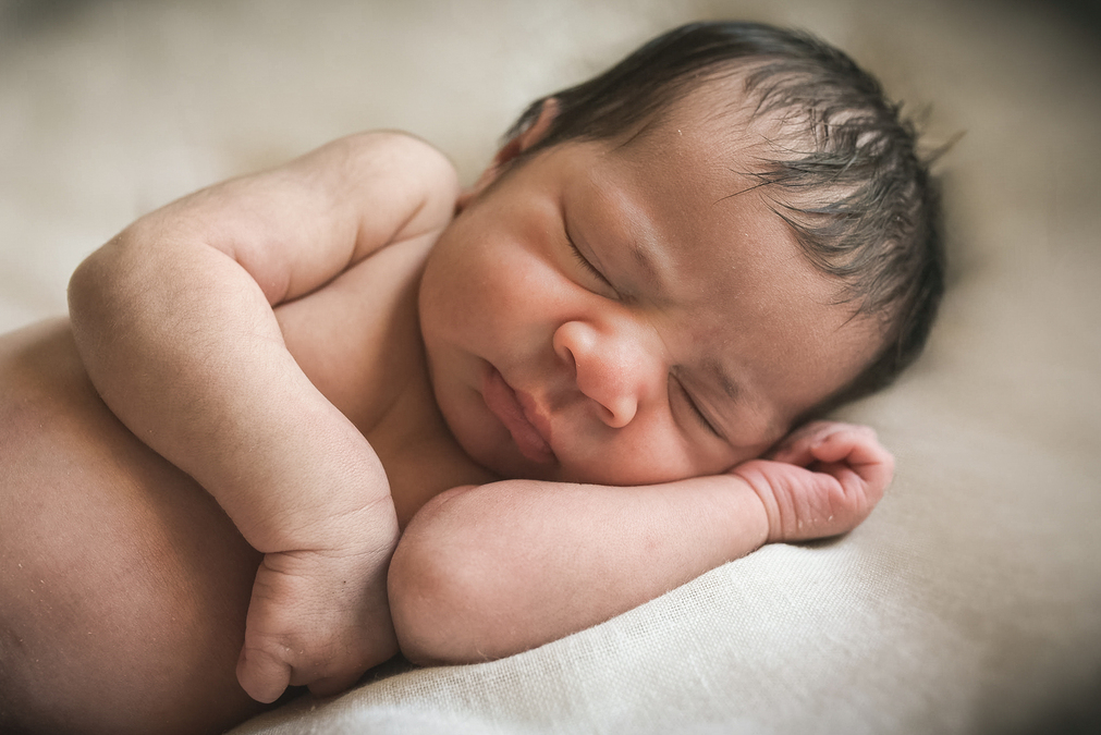 close up of newborn on her side as captured by Los Angeles Pregnancy & Newborn Birth Photographer Diana Hinek for Dear Birth